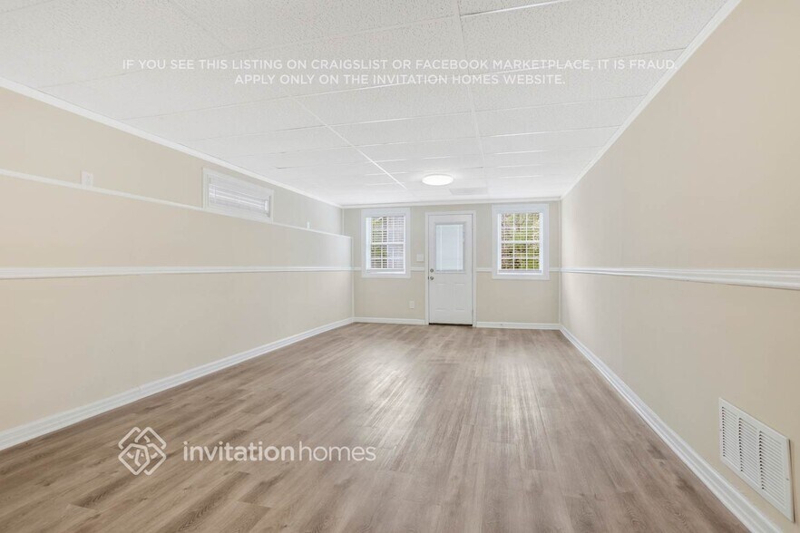 Building Photo - 282 Seals Dr