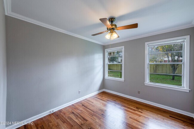 Building Photo - 4343 Pinewood Ave
