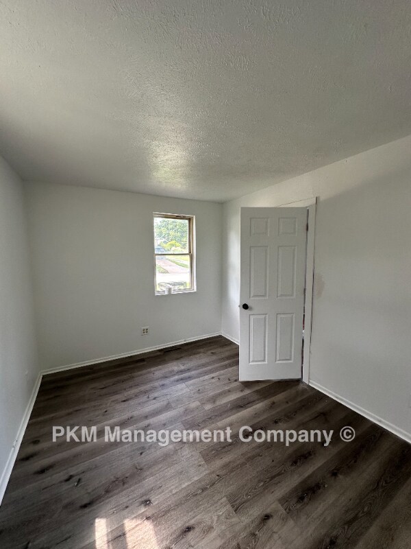 Building Photo - 507 Fir St