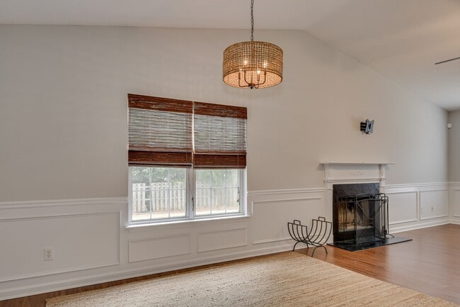 Building Photo - 2019 Hopetown Dr