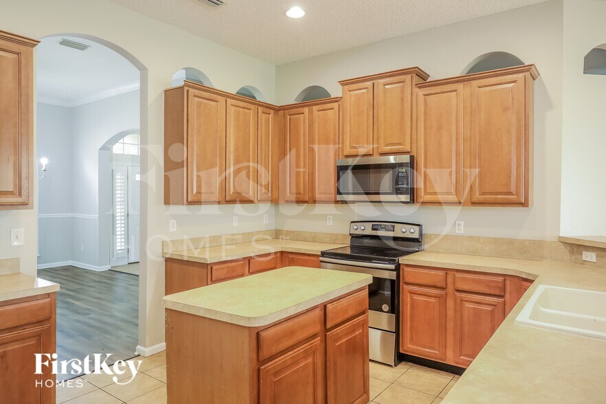 Building Photo - 1909 Holly Oak Dr