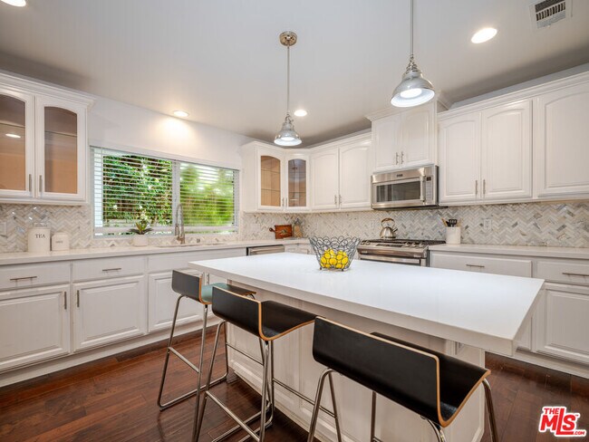 Building Photo - 5417 Allott Ave