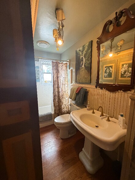 Building Photo - 420 N Downing St