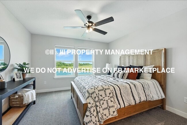 Building Photo - 8733 SW Edgewater Dr