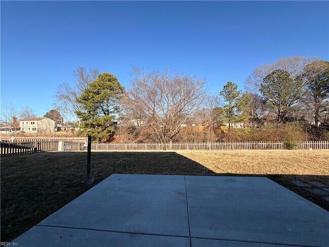 Building Photo - 5492 Pocono Pl