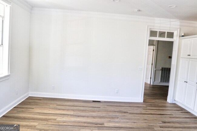 Building Photo - 507 Cherry Ave