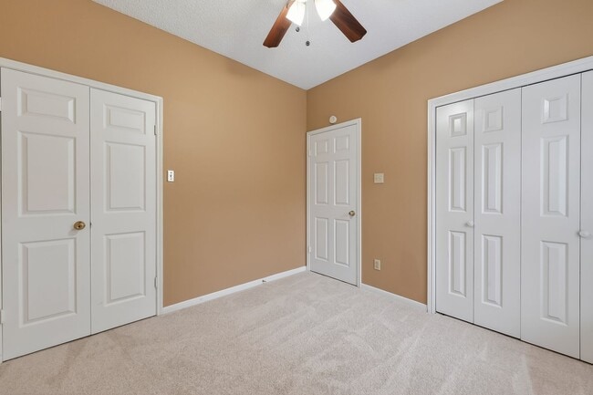 Building Photo - Bear Creek South