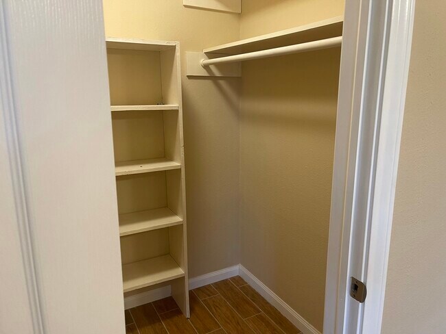 Building Photo - 5550 N Braeswood Blvd