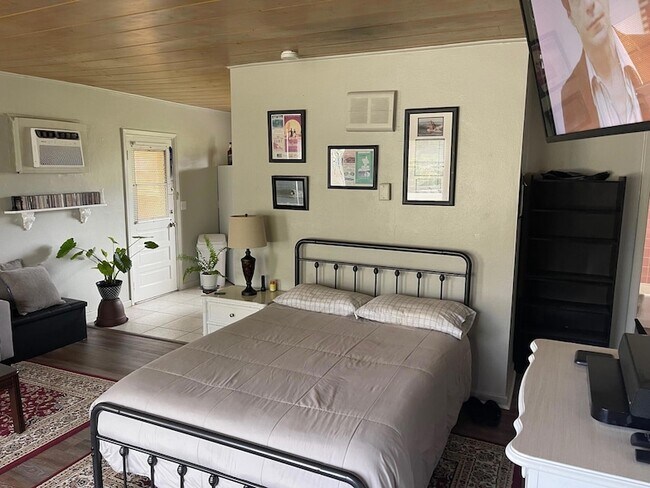 Building Photo - 2095 Pineapple Ave