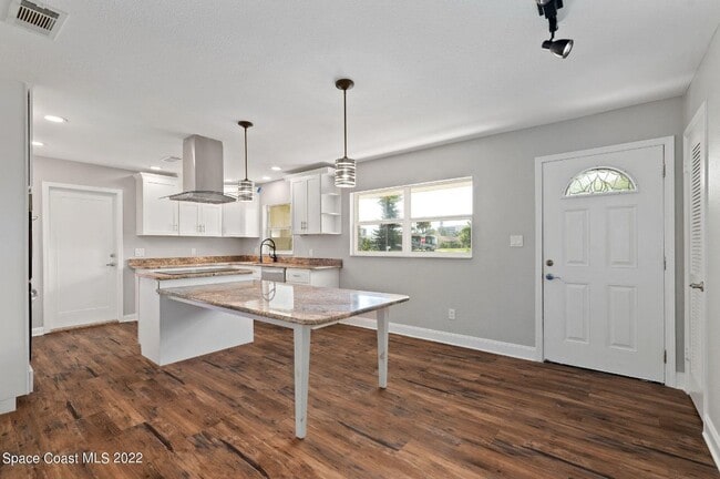 Building Photo - 200 Price Ct