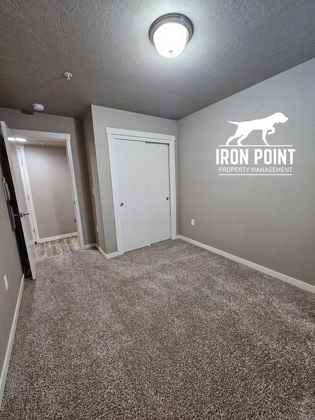 Building Photo - JE911