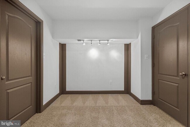 Building Photo - 306 Park Ave
