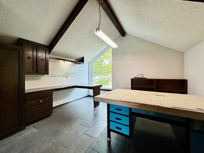 Building Photo - 3604 Jim Robison Dr