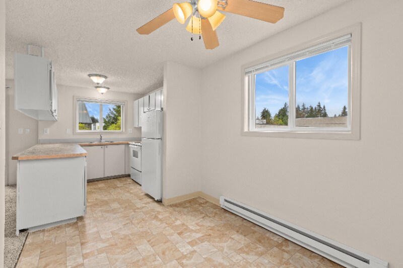 Building Photo - 11540 Pinehurst Way NE