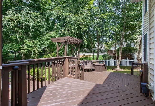 Building Photo - BEAUTIFUL 5 BEDROOM HOME IN HAMPTON PARK