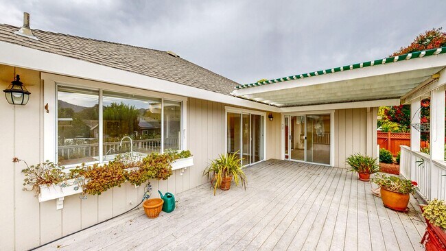 Building Photo - 7971 Oakmont Dr