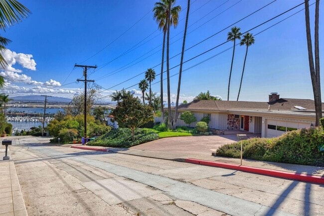 Building Photo - 3125 Qualtrough St