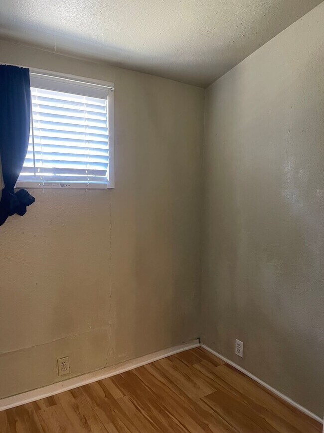 Building Photo - CHARMING 2 BED 1 BATH VICTORIAN HOME