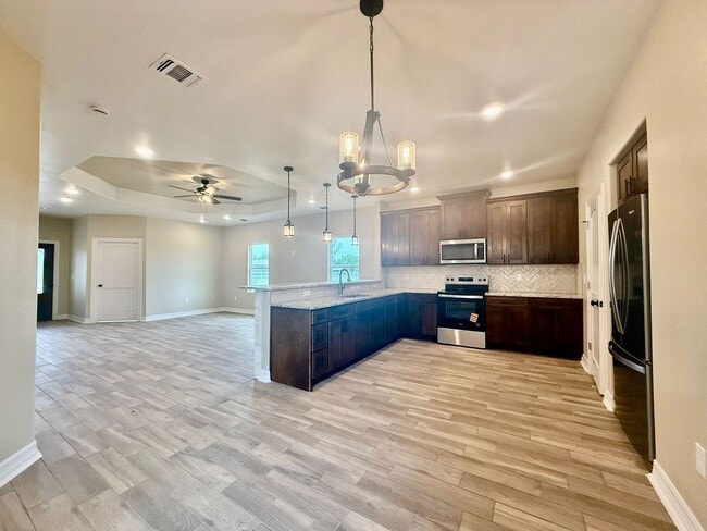 Building Photo - 1075 County Rd 678 E Natalia, TX 78059