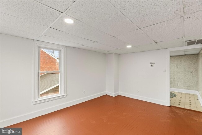 Building Photo - 6 N Main St