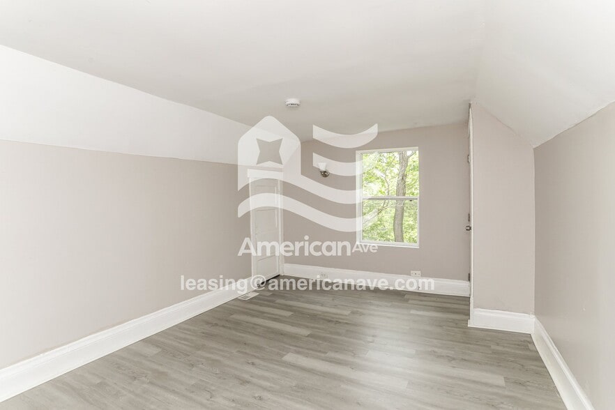 Building Photo - 2558 Ring Pl