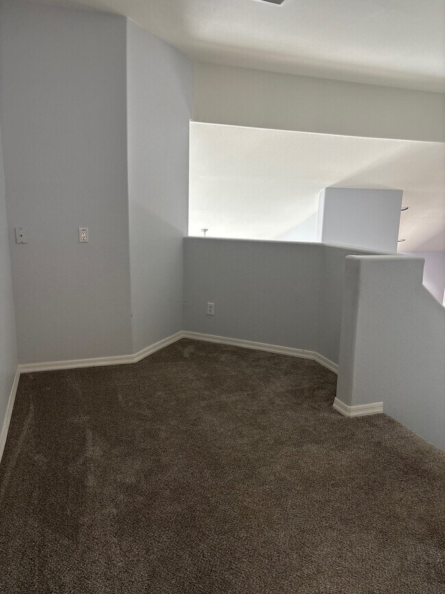 Building Photo - 7320 S 15th Dr