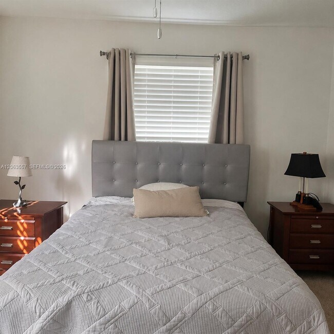 Building Photo - 443 0