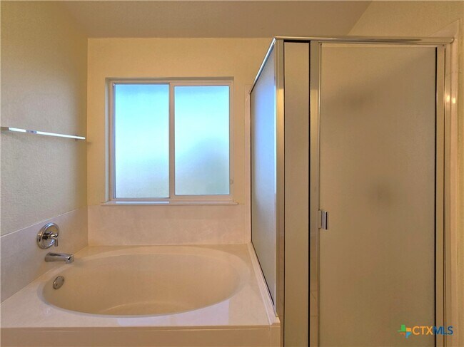 Building Photo - 5000 Willamette Ln