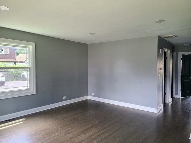 Building Photo - 254 N Slusser St