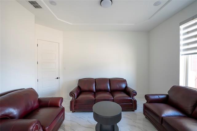 Building Photo - 10904 Hollydale Ln