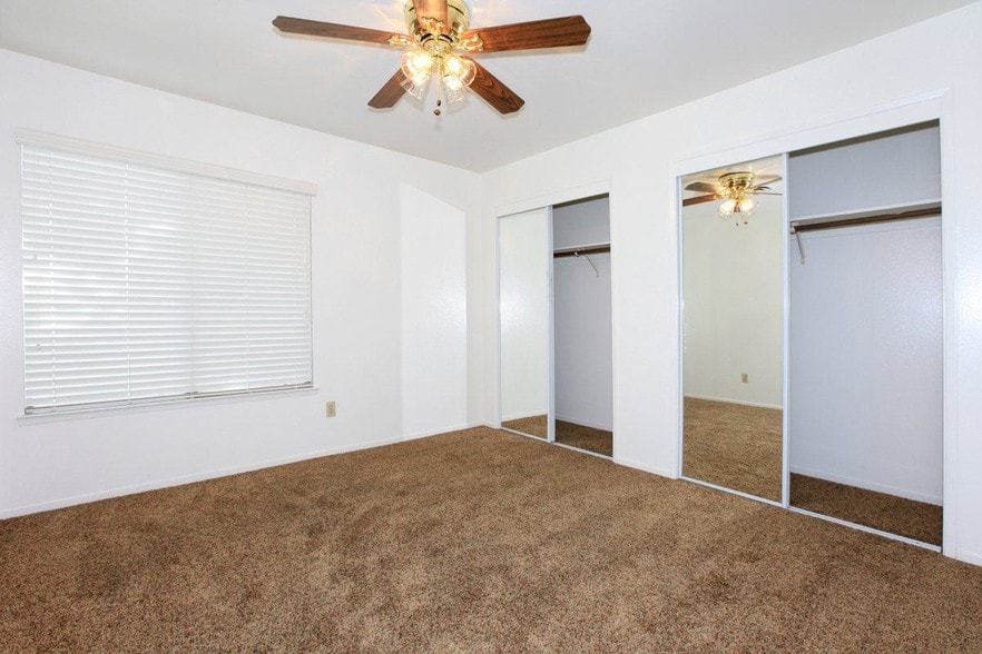 Downstairs Guest Bedroom - Laurelwood Oaks