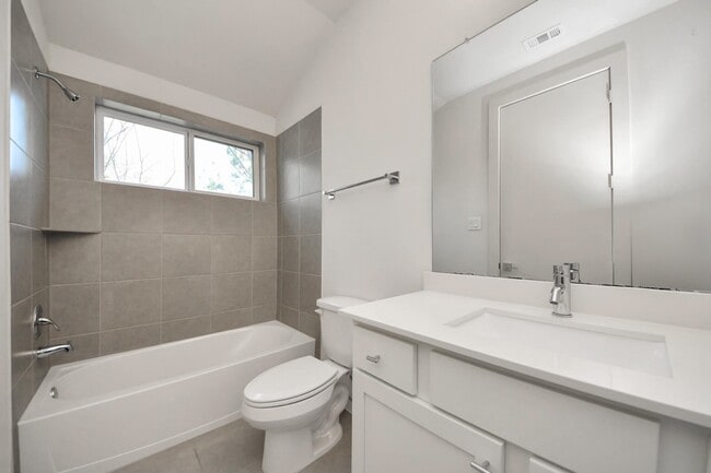 Building Photo - 4810 Martin Oaks Ln