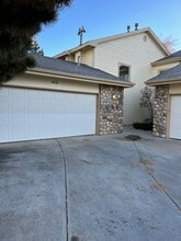 Building Photo - 3670 Point Dr