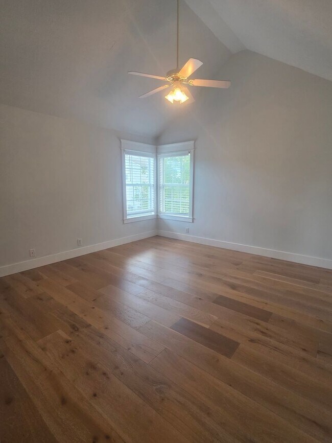 Building Photo - Beautifully remodeled home in LaVergne