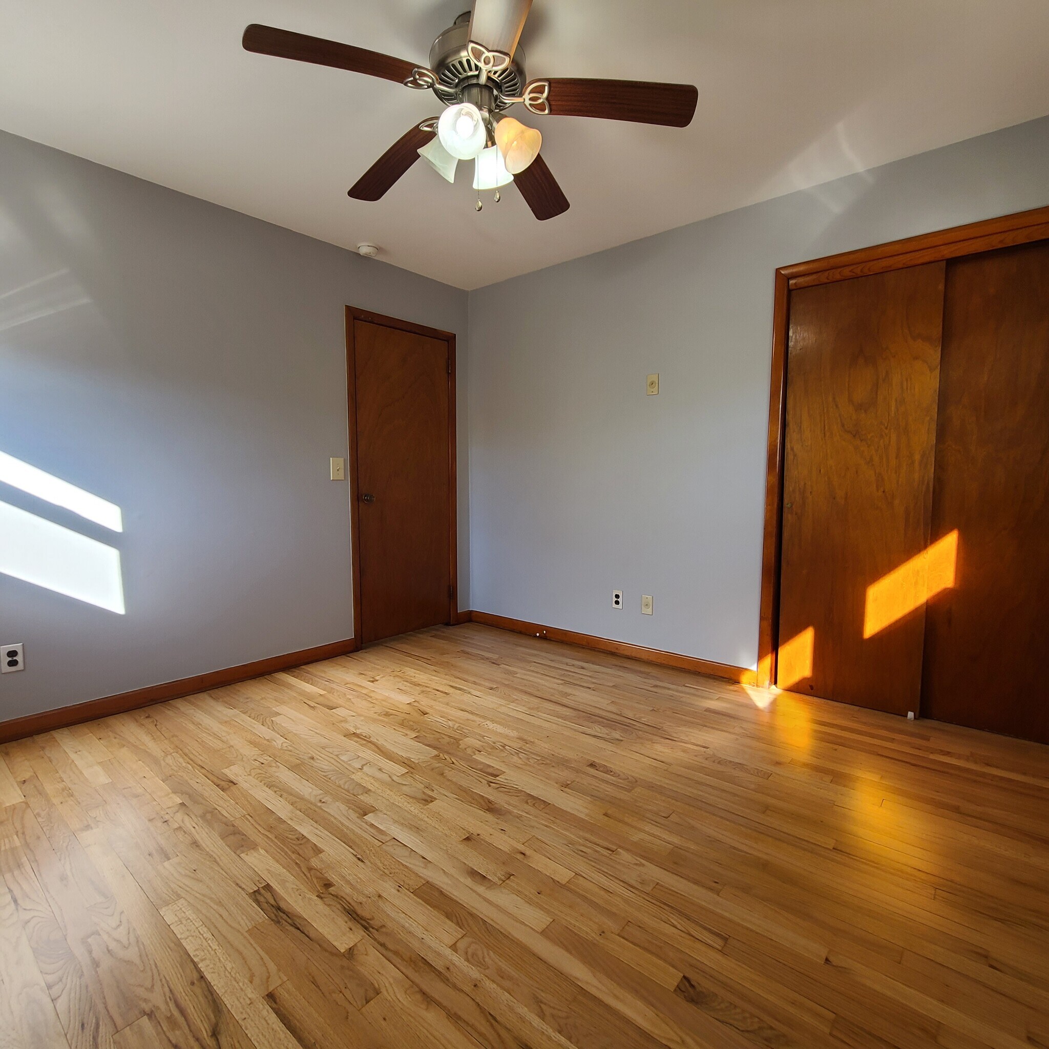 Building Photo - 5204 Meadowview Ave