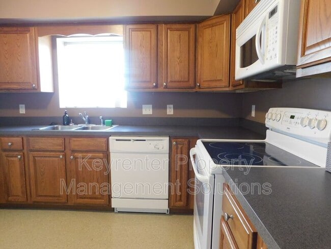 Building Photo - 24 Rose Garden Ln