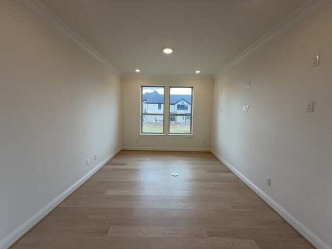 Building Photo - 2463 Bussey Dr