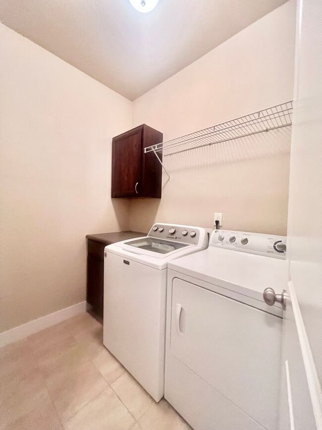 Building Photo - 3 bedroom/2.5 bath Condo with attached 2 car garage In Fossil Lake Subdivision in Fort Collins, CO