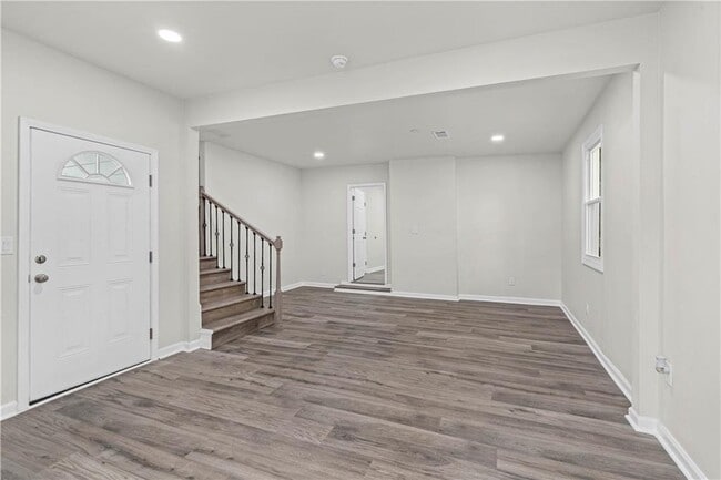 Building Photo - 94 Crumley St SE