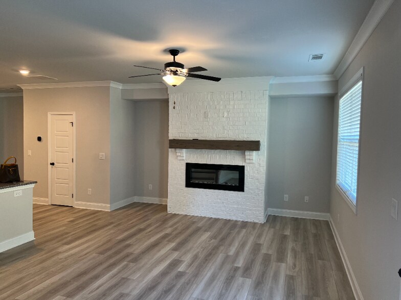 Building Photo - 4733 Cypress Park Dr