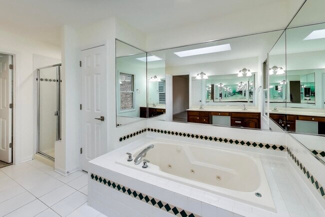 Building Photo - 325 N Water St