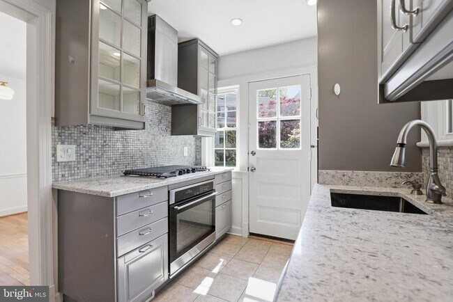 Building Photo - 618 Wayne Ave