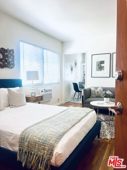 Building Photo - 1860 Alexandria Ave