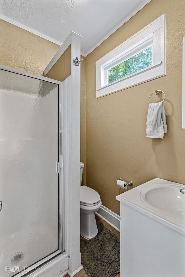 Building Photo - 130 Dalzell St