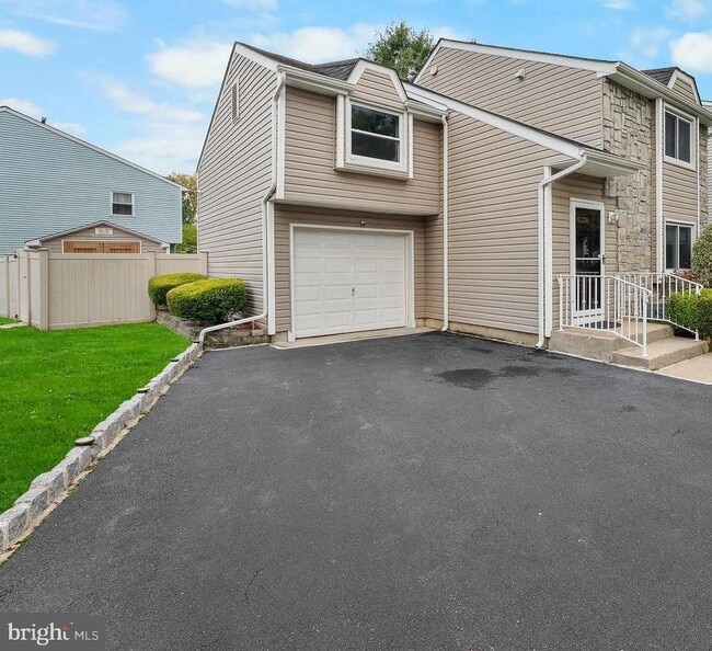 Primary Photo - 17 Winchester Dr