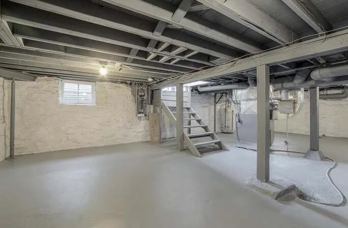 Building Photo - 36 W 58th St