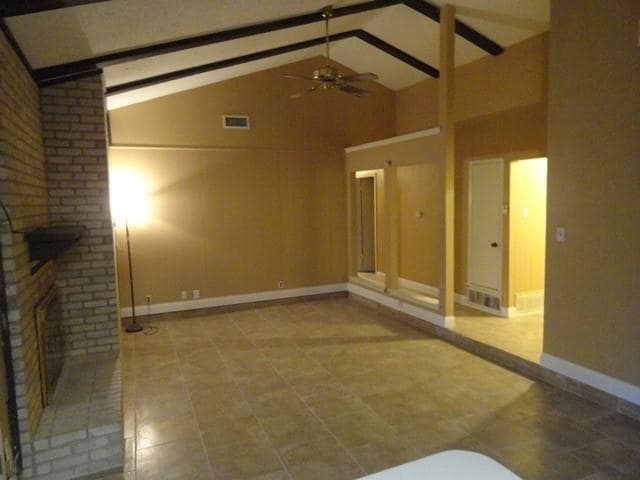 Building Photo - 2610 E Williamsburg Manor