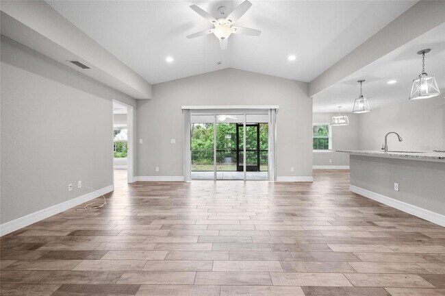 Building Photo - 315 Sweetwater Dr