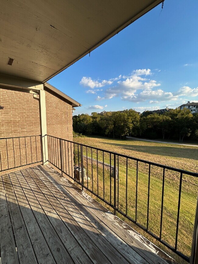 Building Photo - Updated 2 Bed/2 Bath North Austin Condo with Rare Greenbelt Views