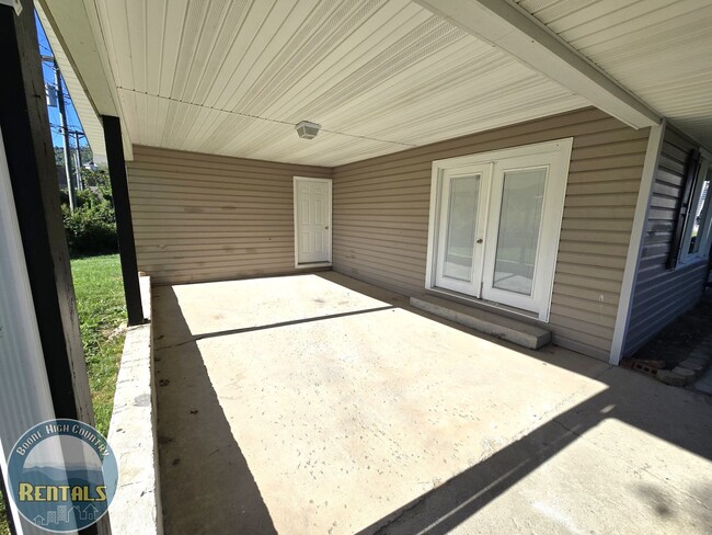 Building Photo - 2-Bed/1-Bath Home Minutes from Watauga Med...